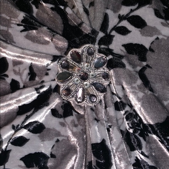 🌹Vintage 3/4 Black & Silver Velvety Top🌺 - Picture 7 of 8